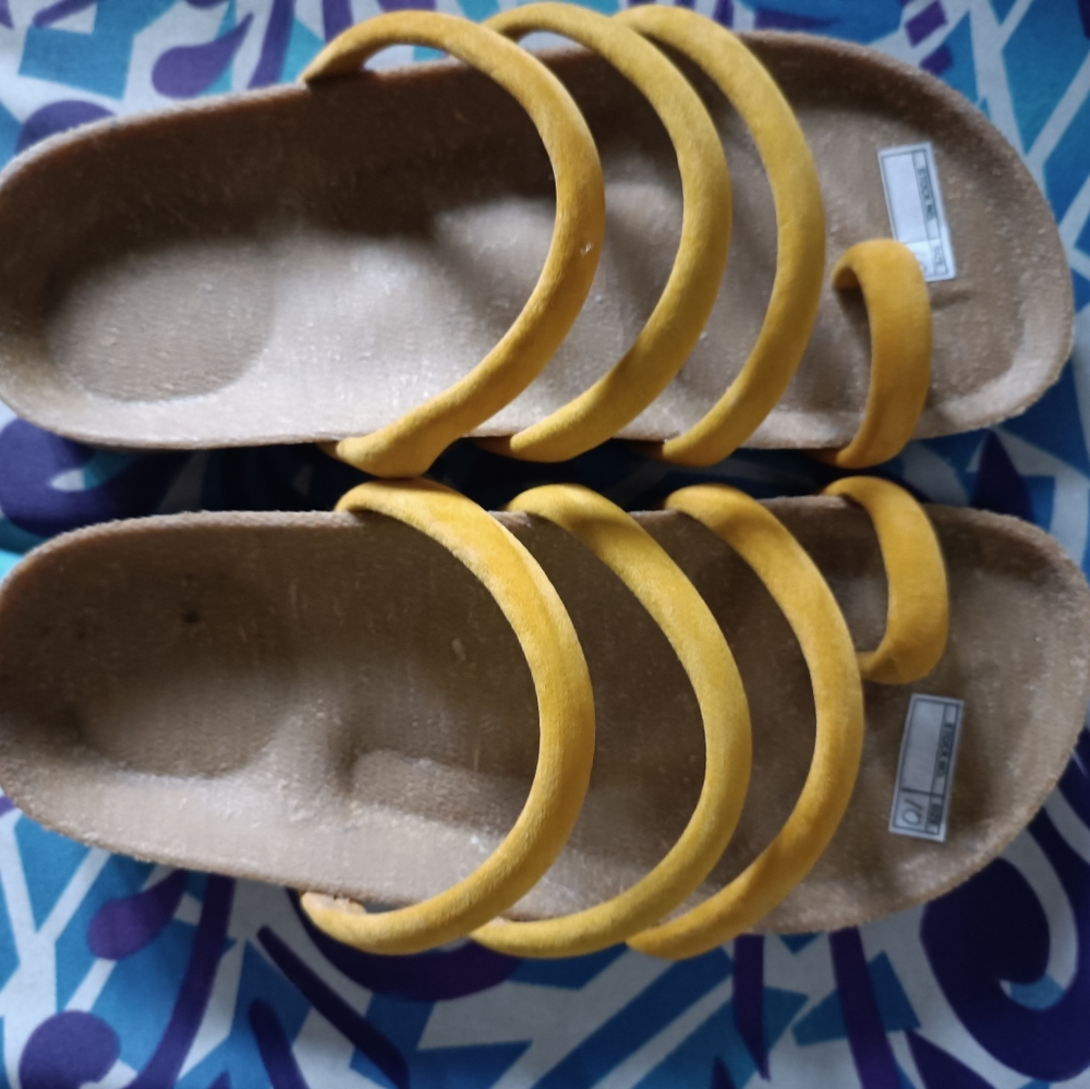 Sandals - Picture 2 of 4